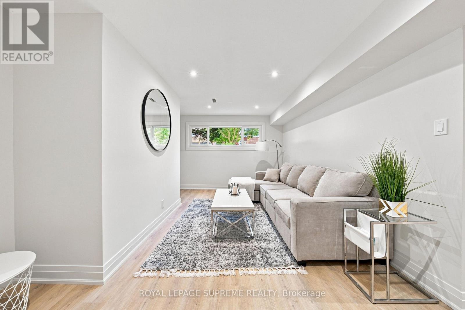 26 CROWN CRESCENT - 33