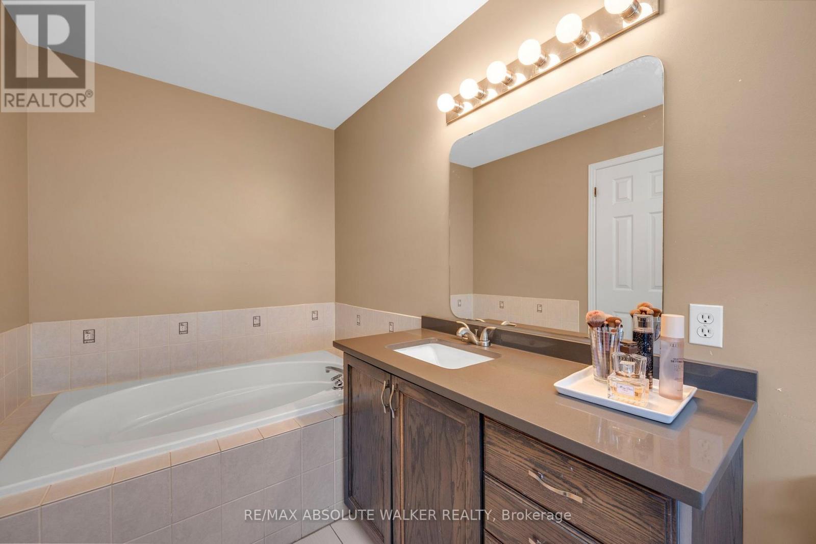 1104 CANDLEWOOD STREET, Ottawa. Luxury613. By Peter Sagos - Image 18