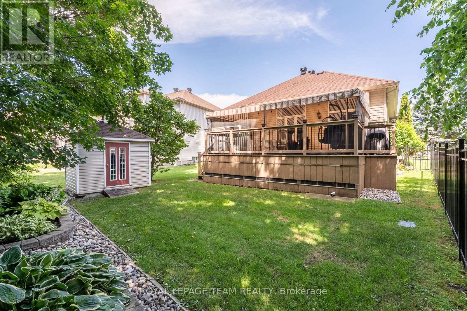102 GOLFLINKS DRIVE - 35