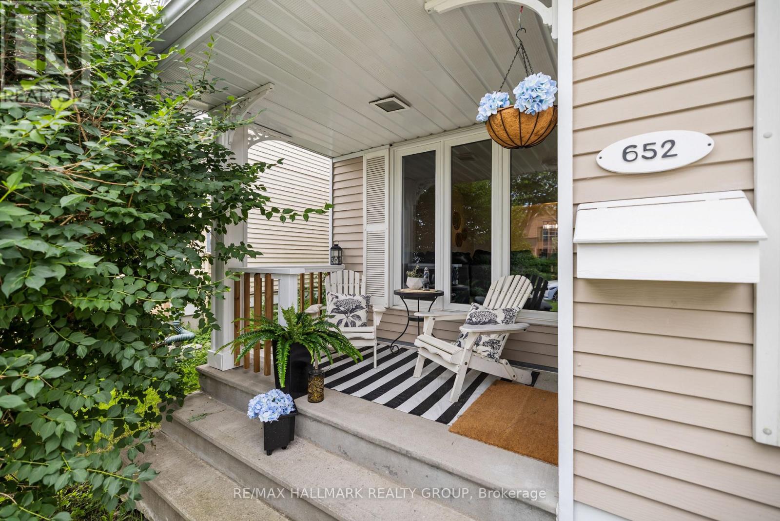 652 THICKET WAY - 2