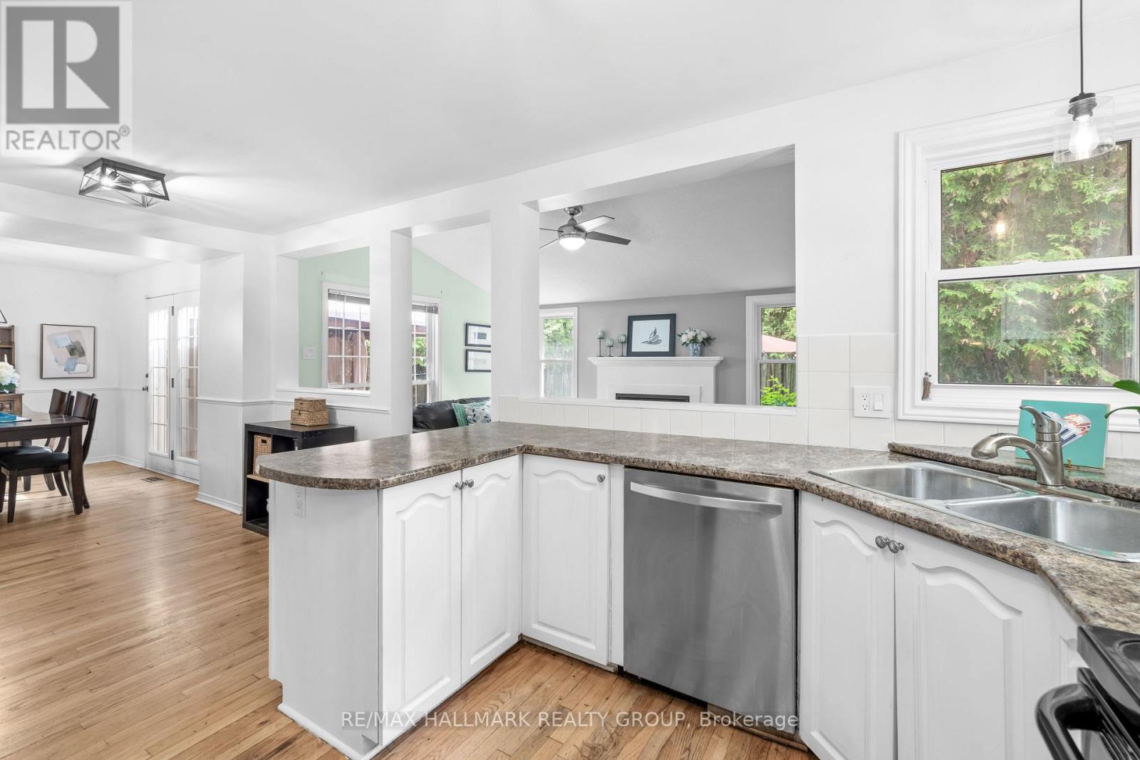 652 THICKET WAY - 23