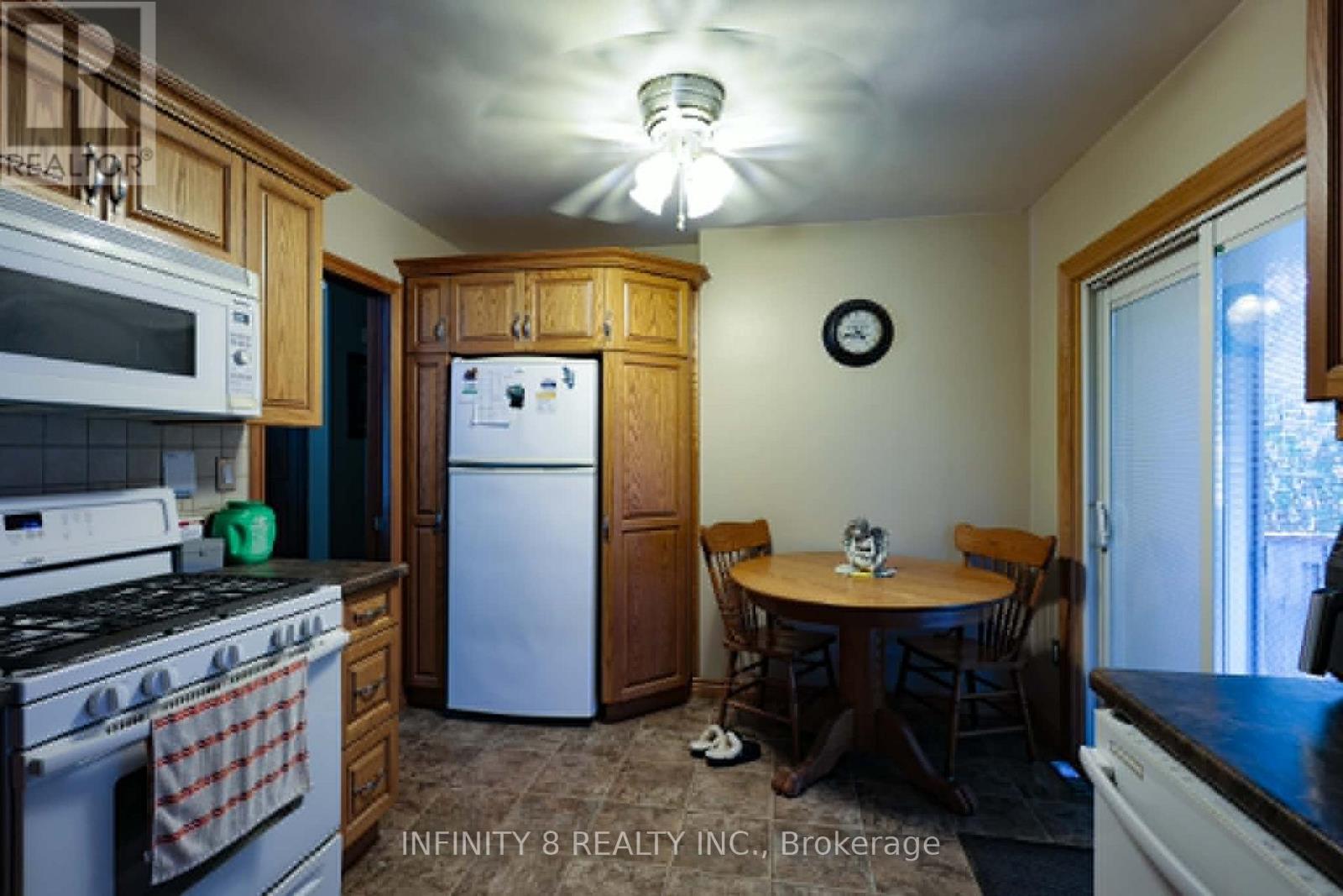 39 HOWARD AVENUE - 6