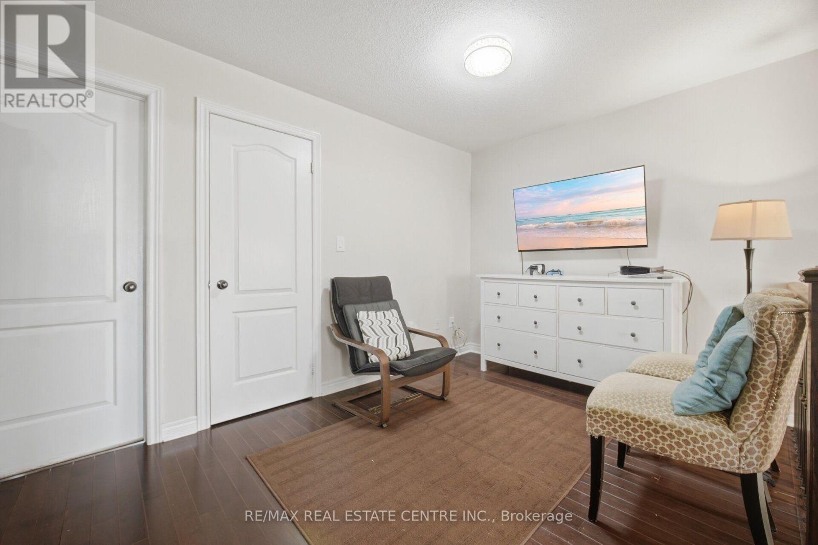 41 LORENZO CIRCLE - 32