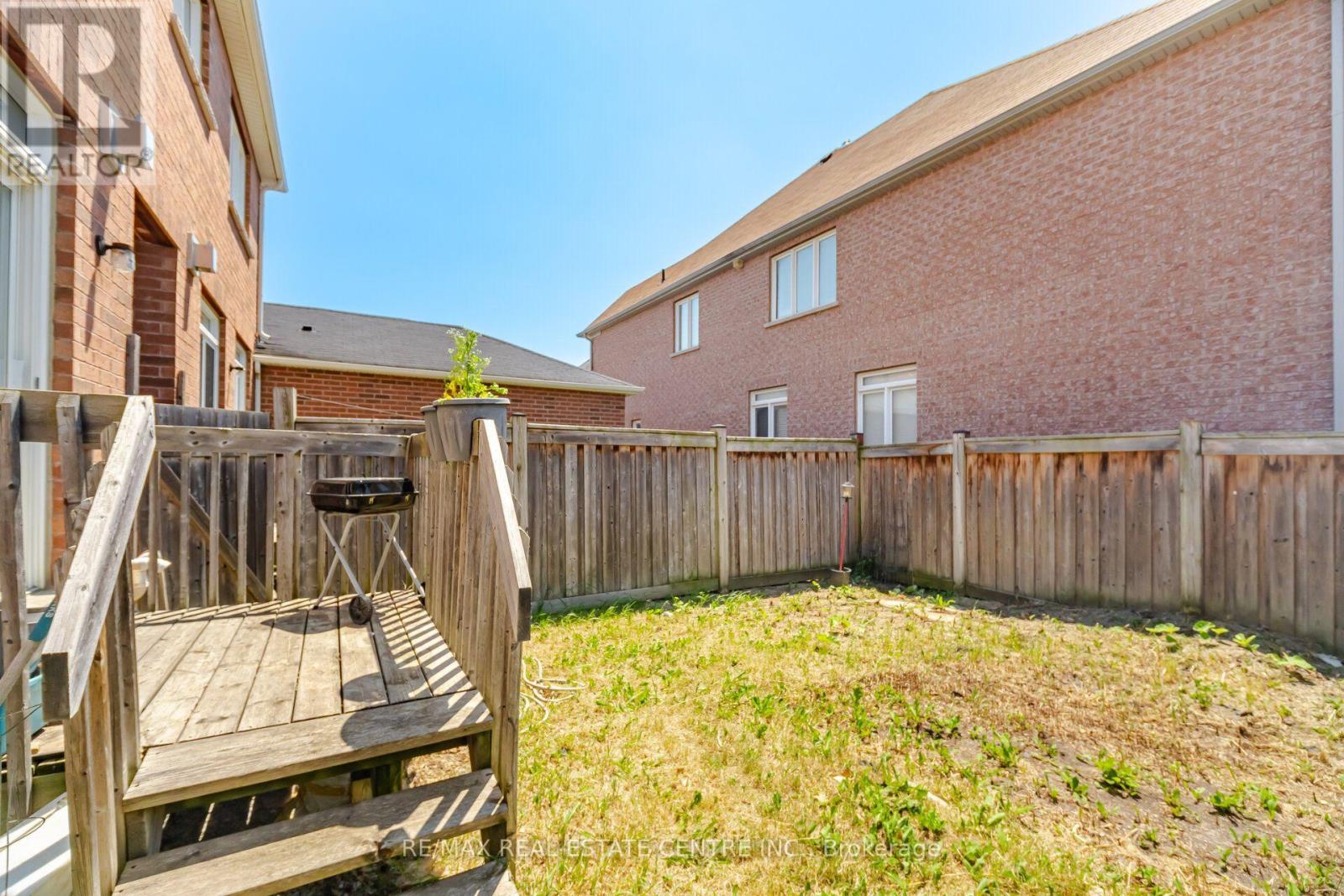 41 LORENZO CIRCLE - 37