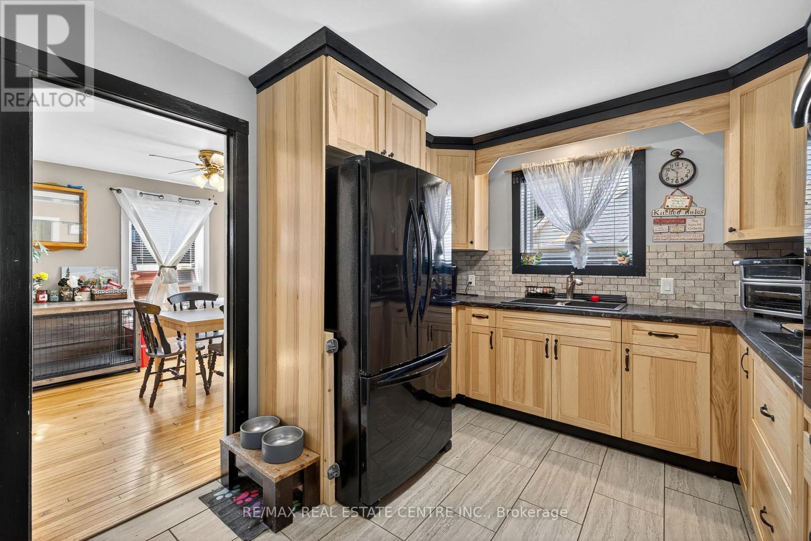 135 FREDERICK STREET E - 18
