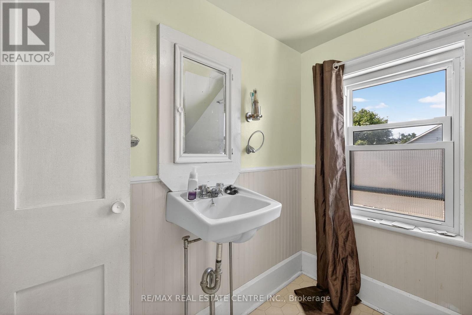 135 FREDERICK STREET E - 32