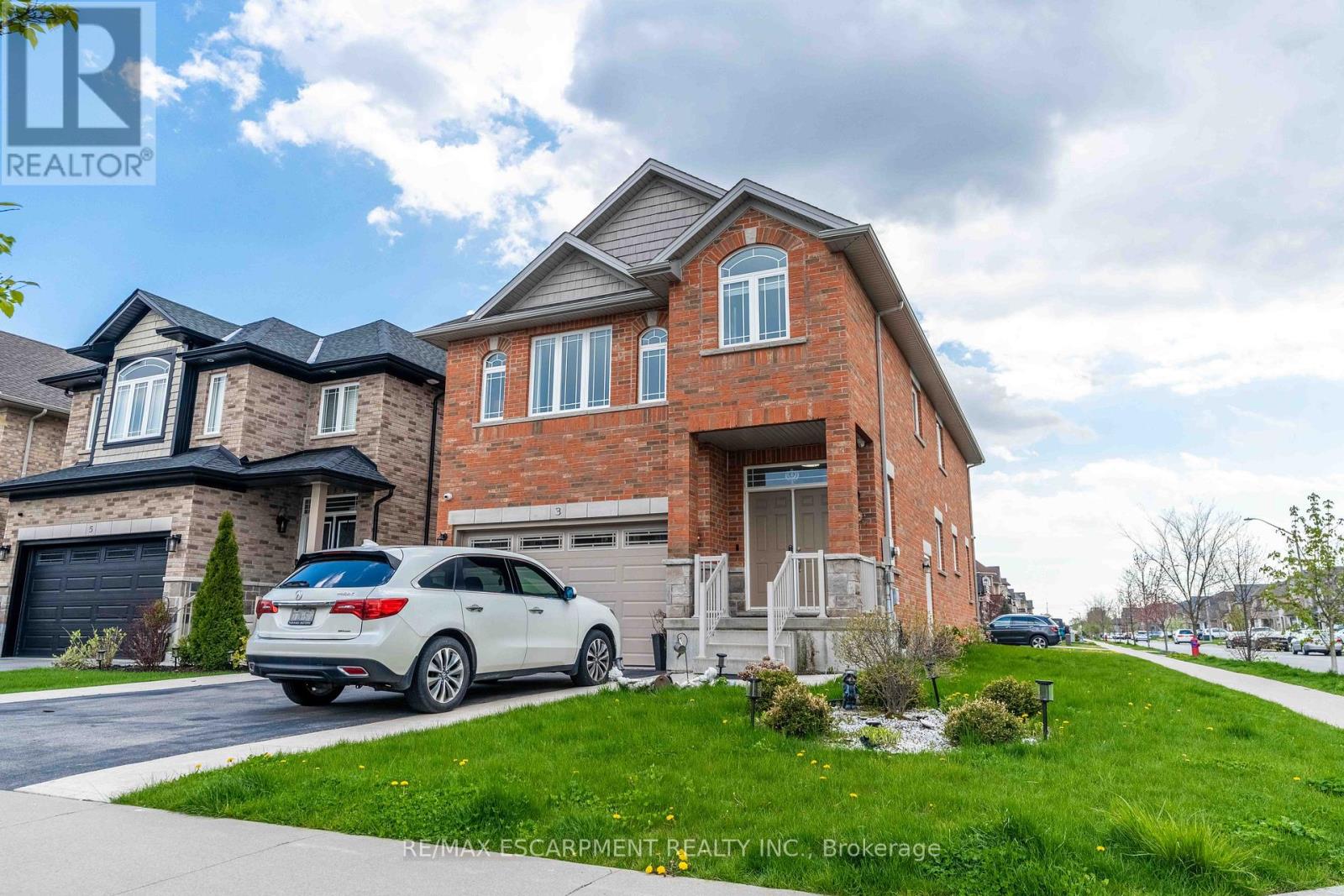 3 NARBONNE CRESCENT - 3