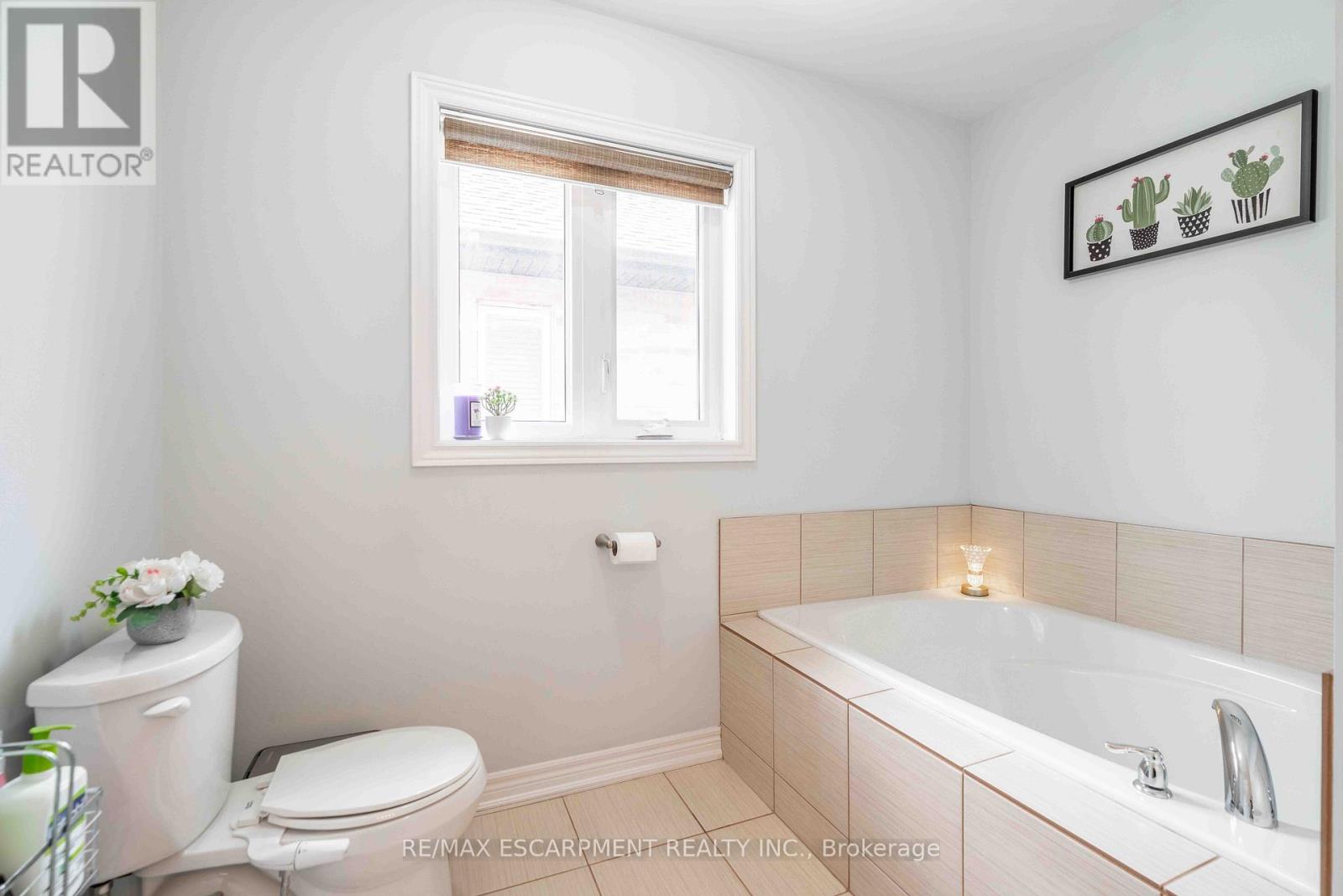 3 NARBONNE CRESCENT - 32