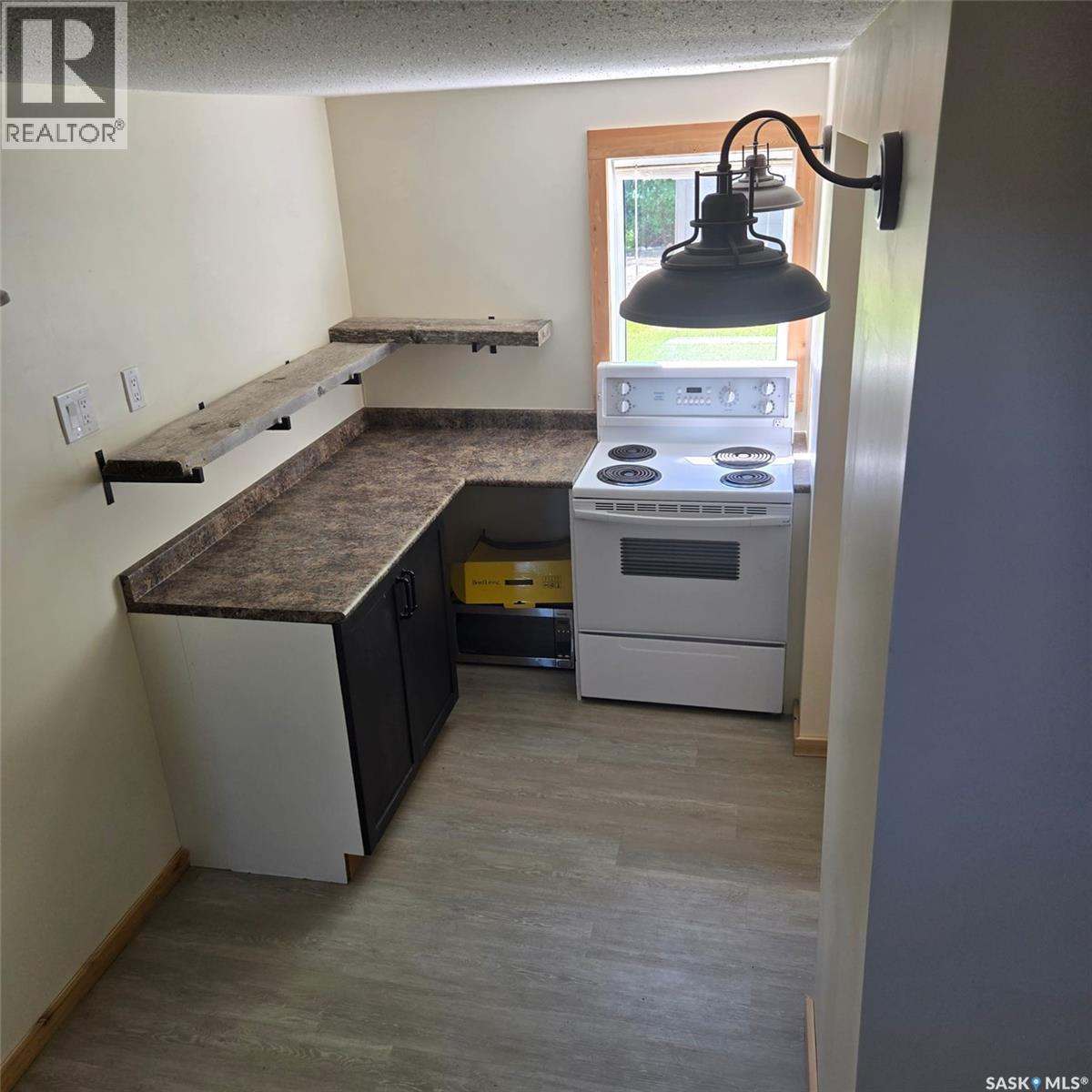 608 Whyte STREET - 8