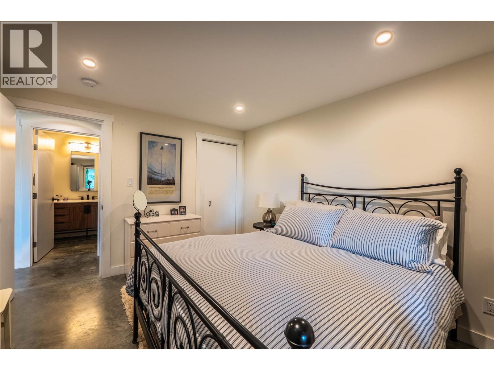 1409 Ash Street - 65