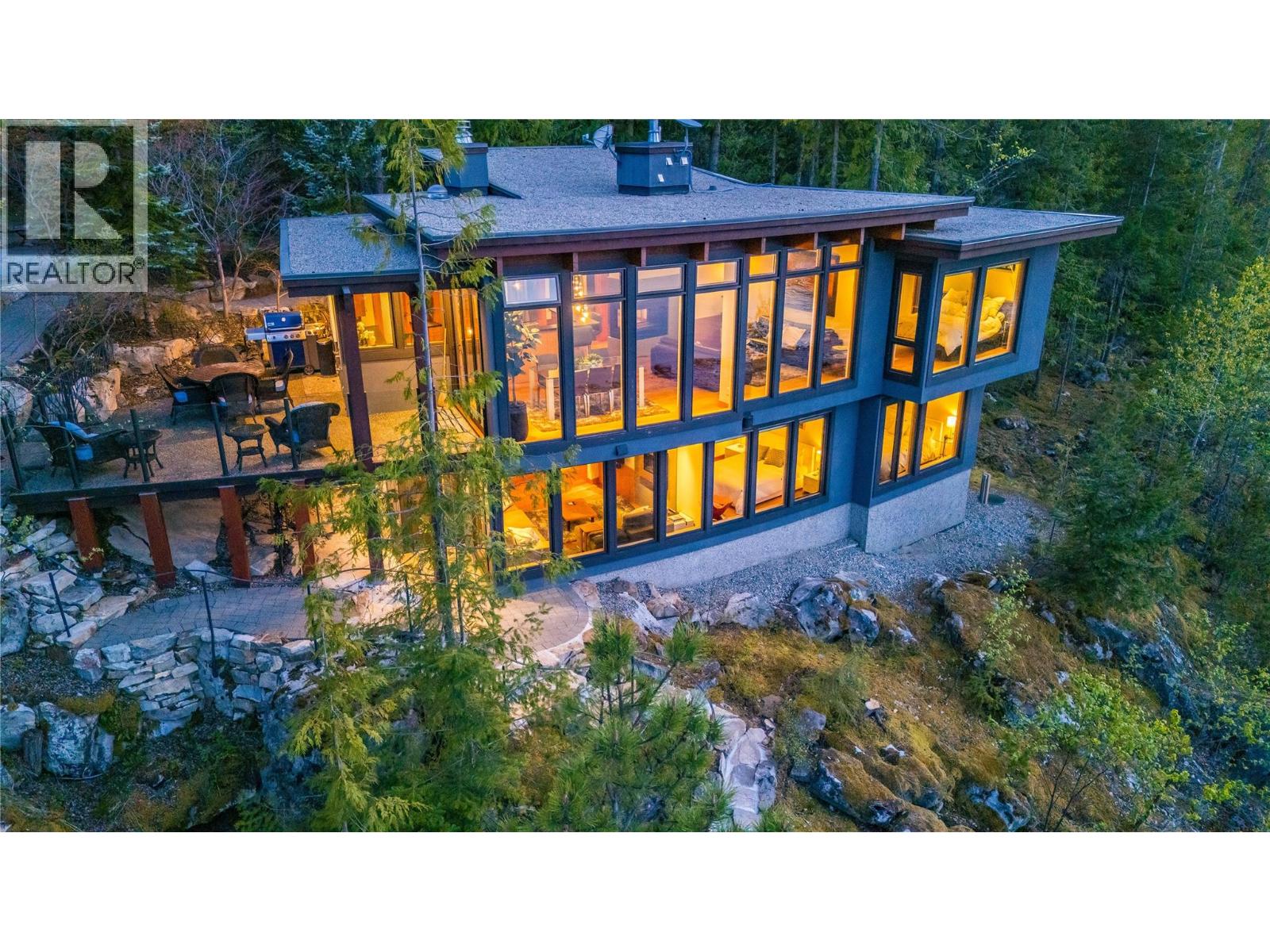 285 Kootenay Lake Road - 98