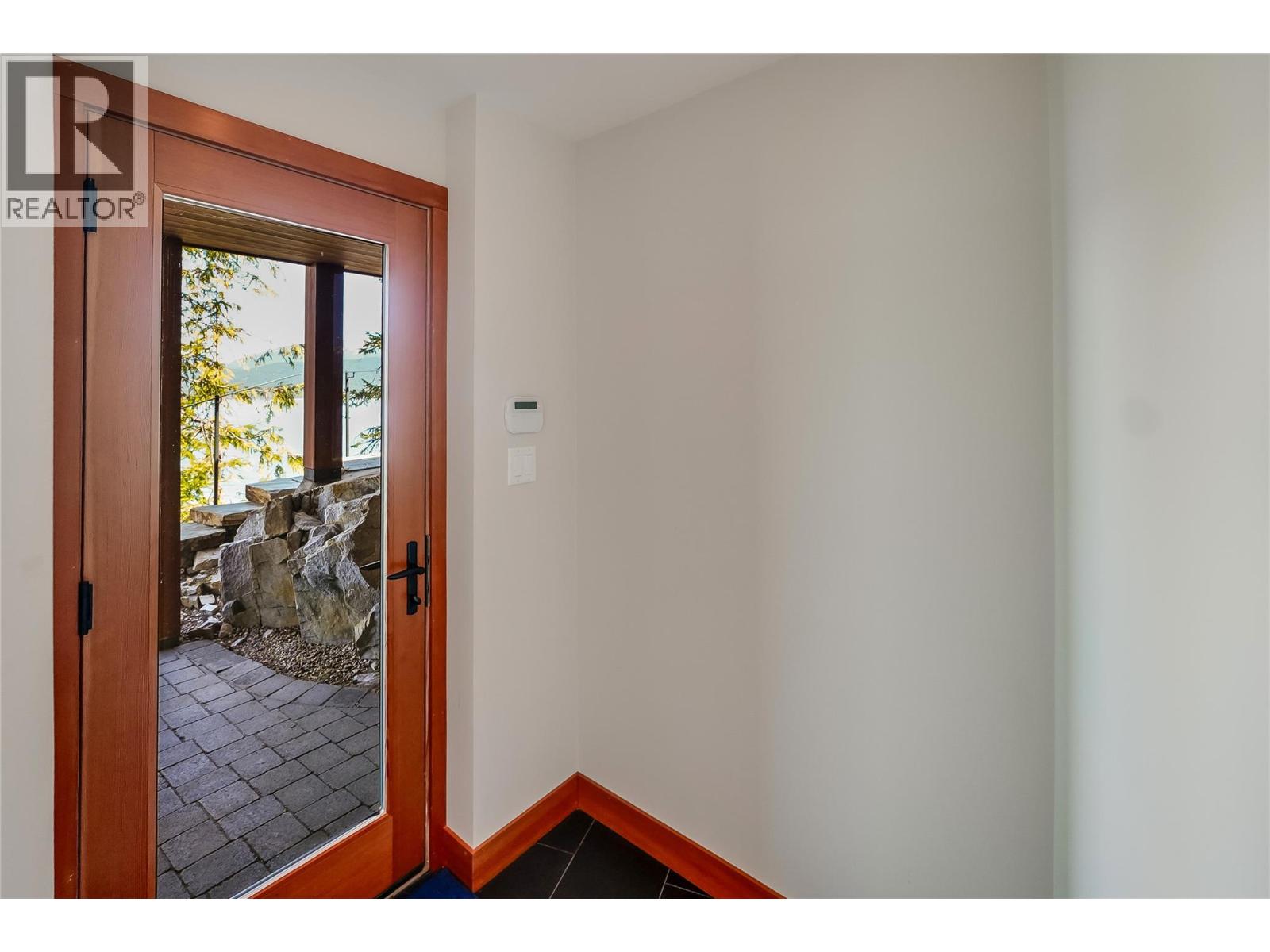 285 Kootenay Lake Road - 56