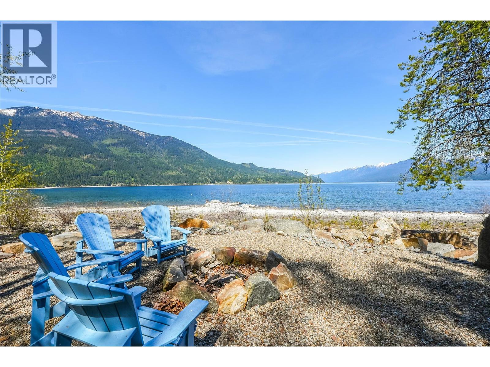 283 Kootenay Lake Road, Procter — photo 2