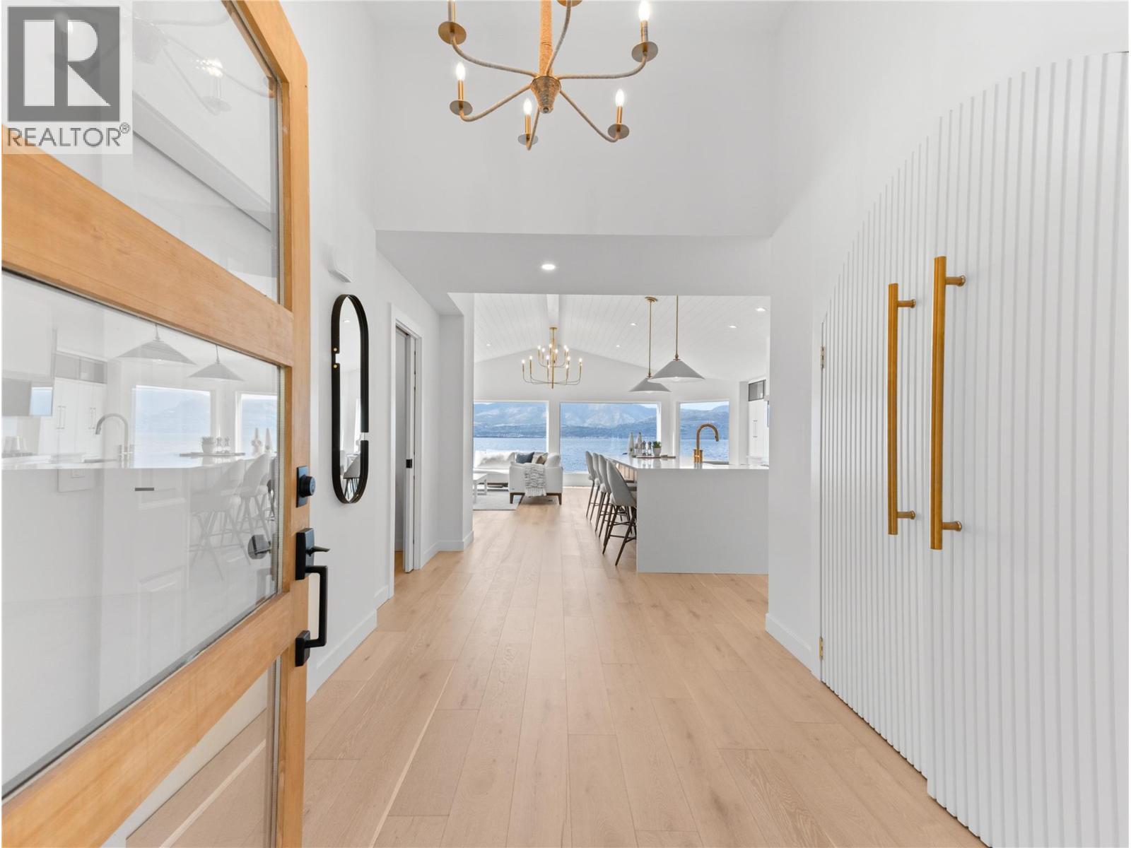 5538 Lakeshore Road - 8