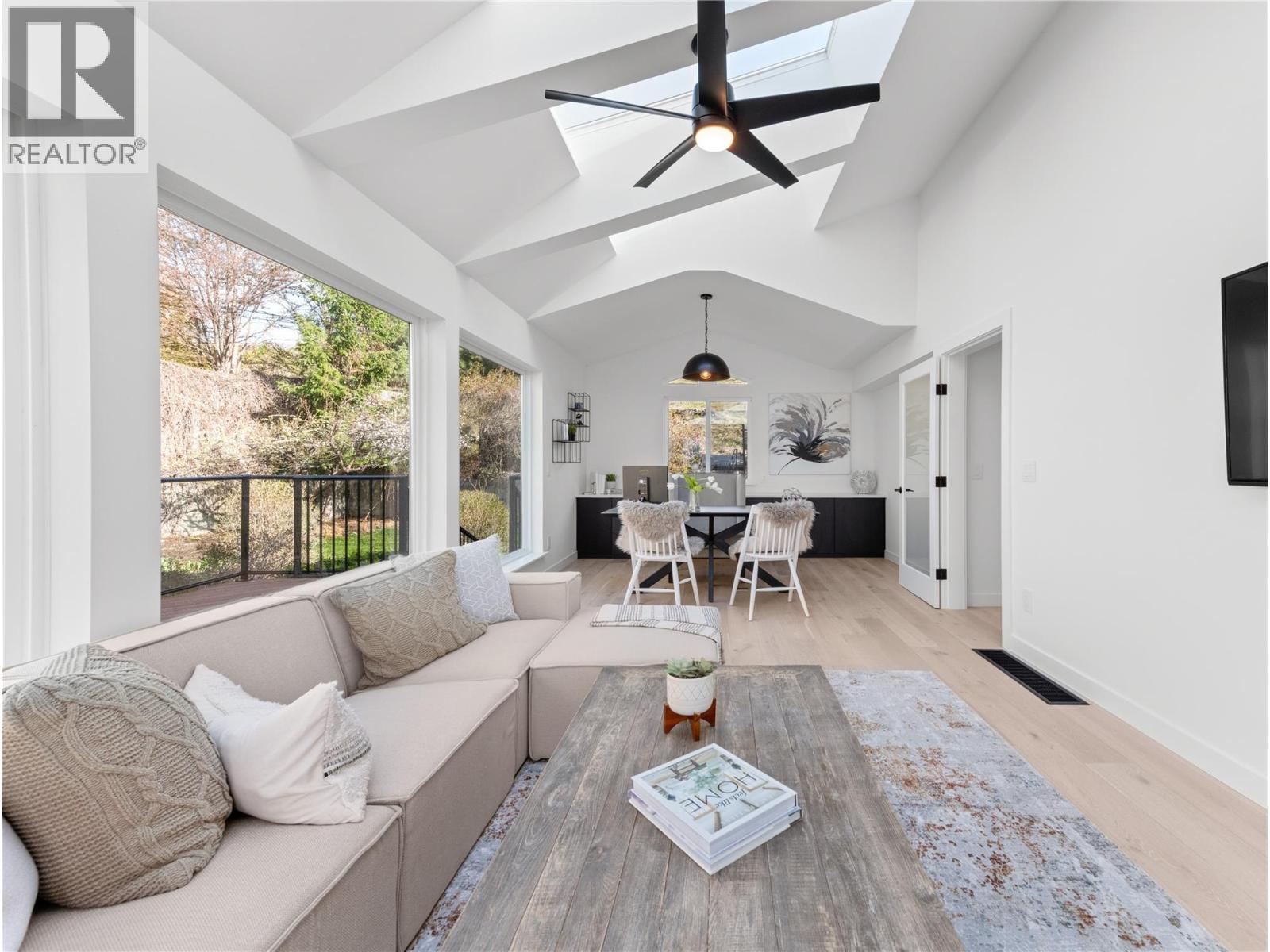 5538 Lakeshore Road - 19