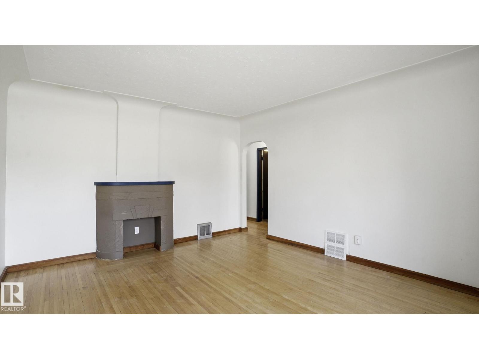 10919 68 AV NW - 7
