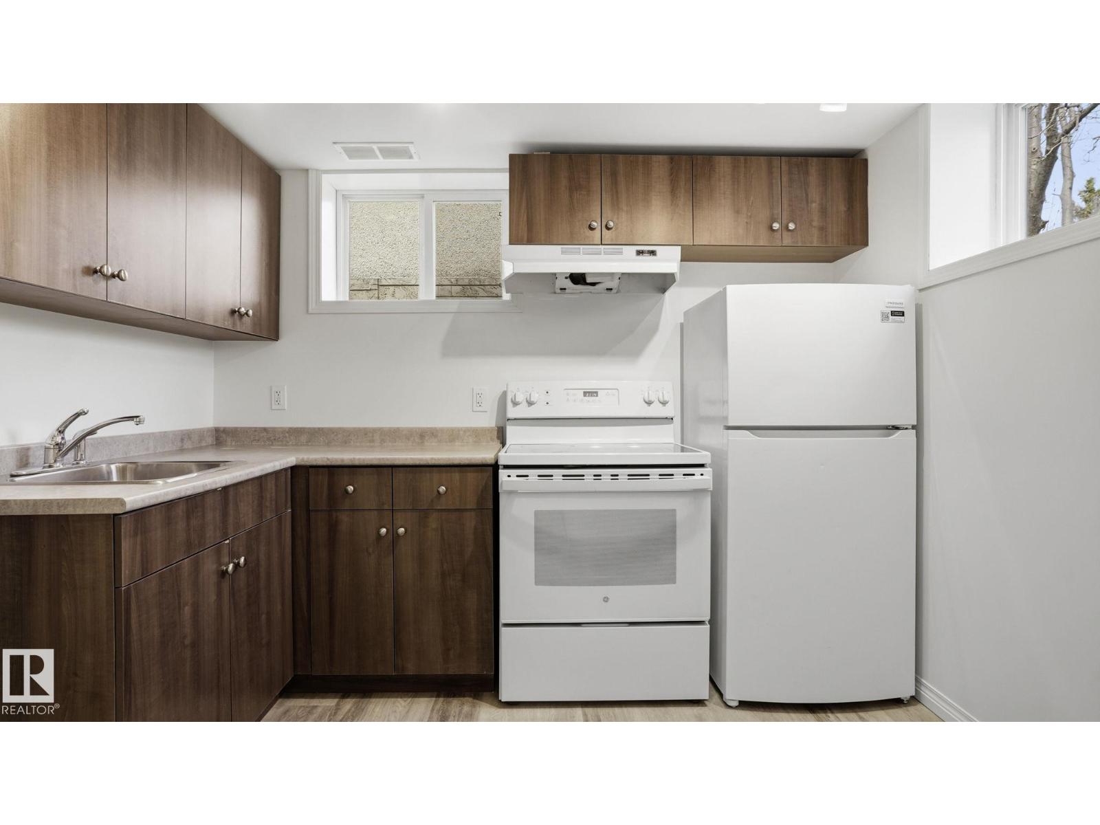 10919 68 AV NW - 23
