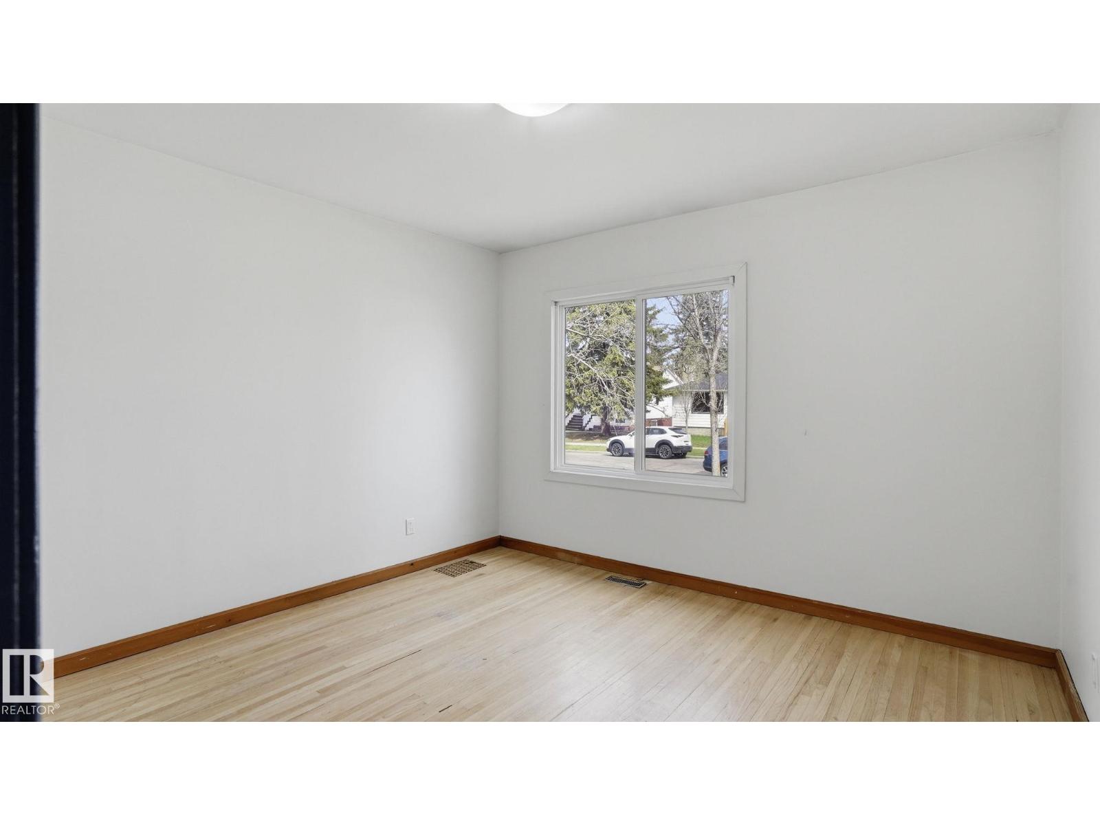10919 68 AV NW - 16