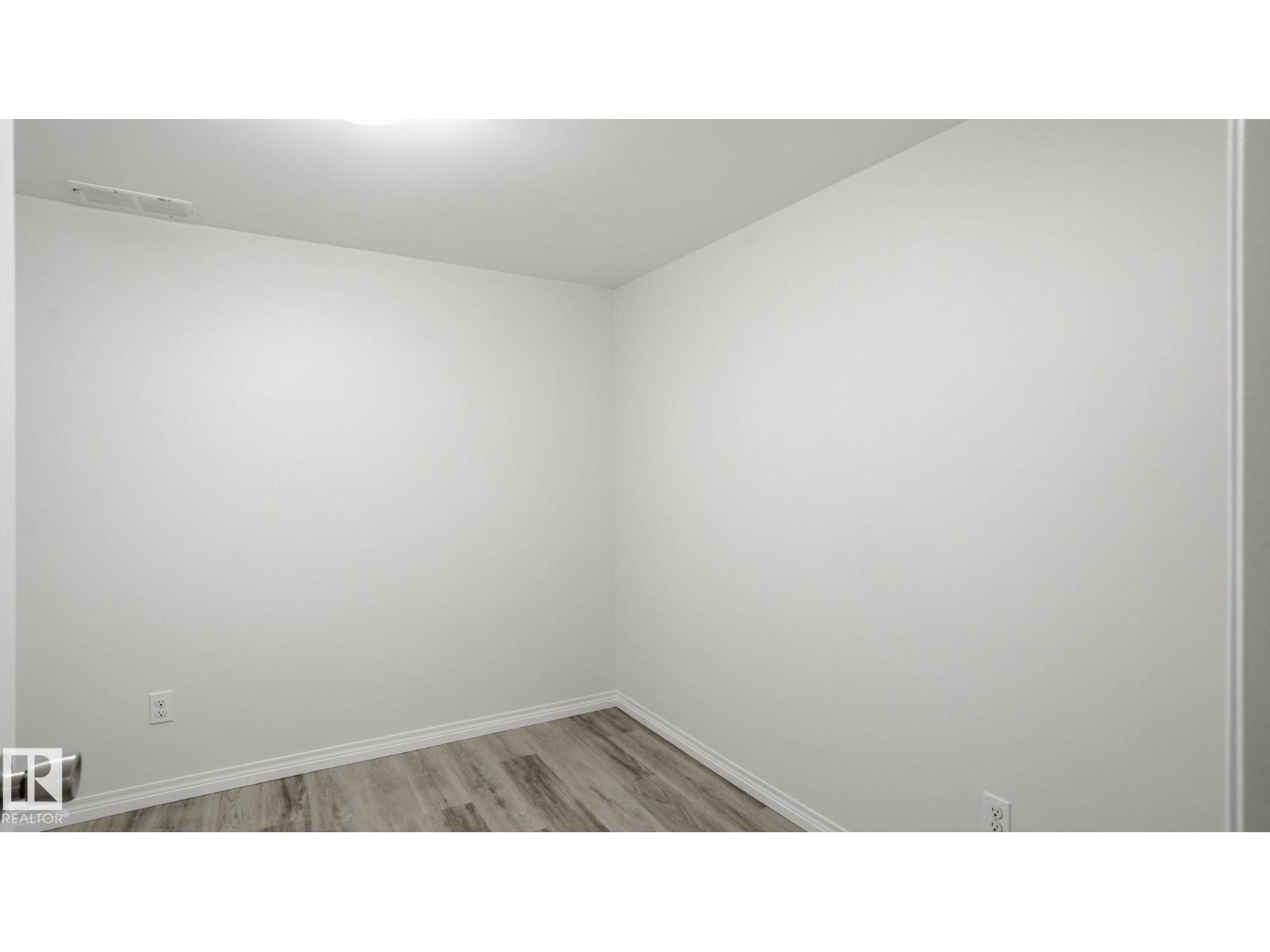 10919 68 AV NW - 27