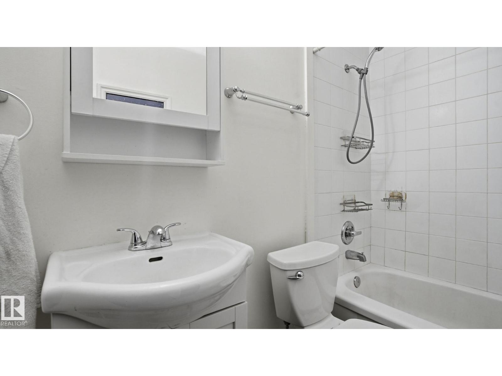 10919 68 AV NW - 18