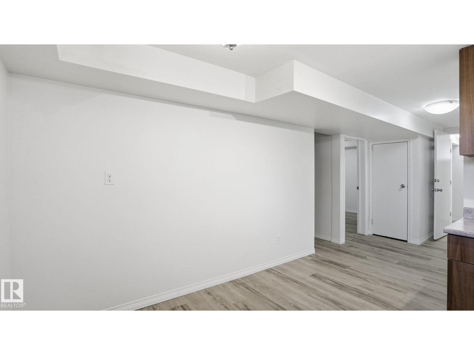 10919 68 AV NW - 25