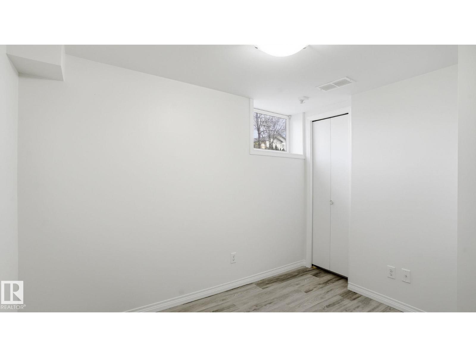 10919 68 AV NW - 28