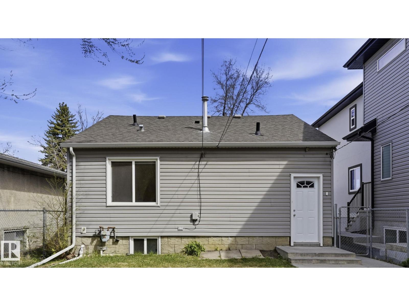 10919 68 AV NW - 30