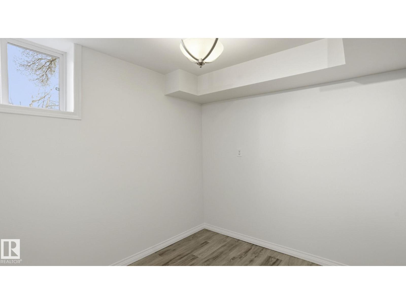 10919 68 AV NW - 22