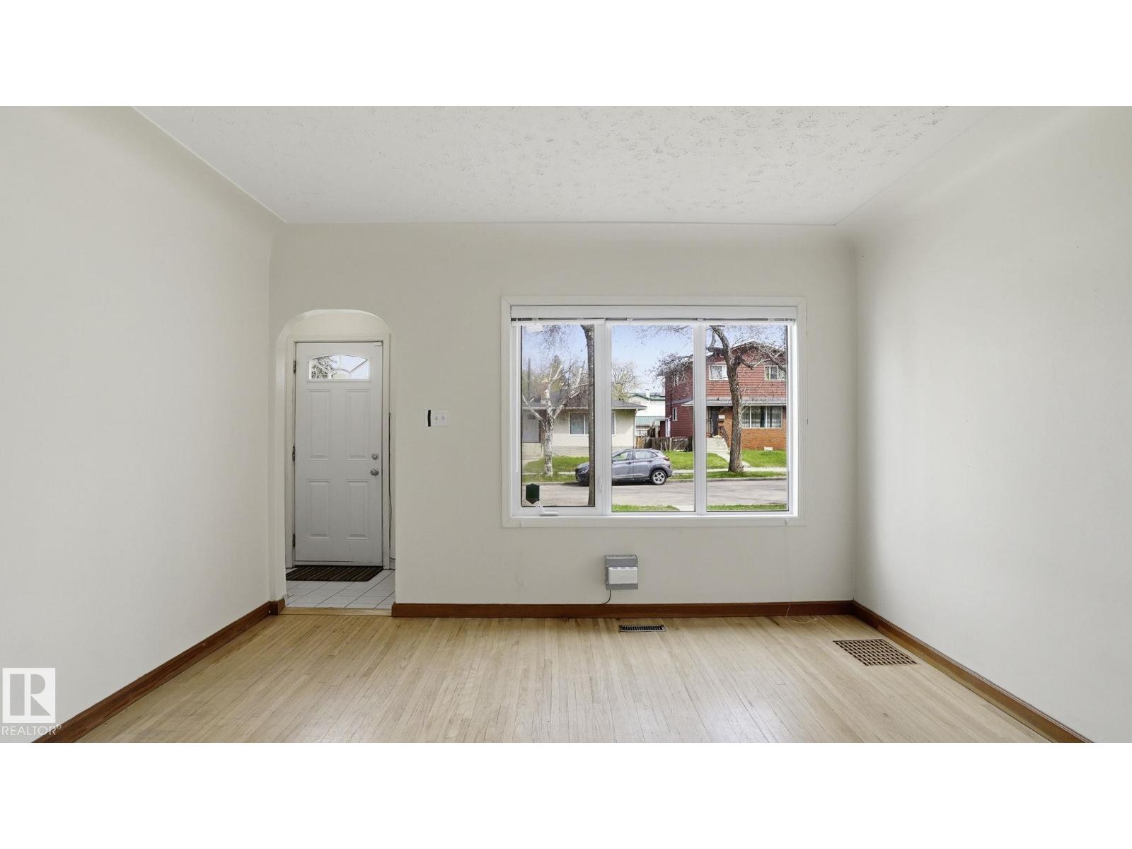 10919 68 AV NW - 9