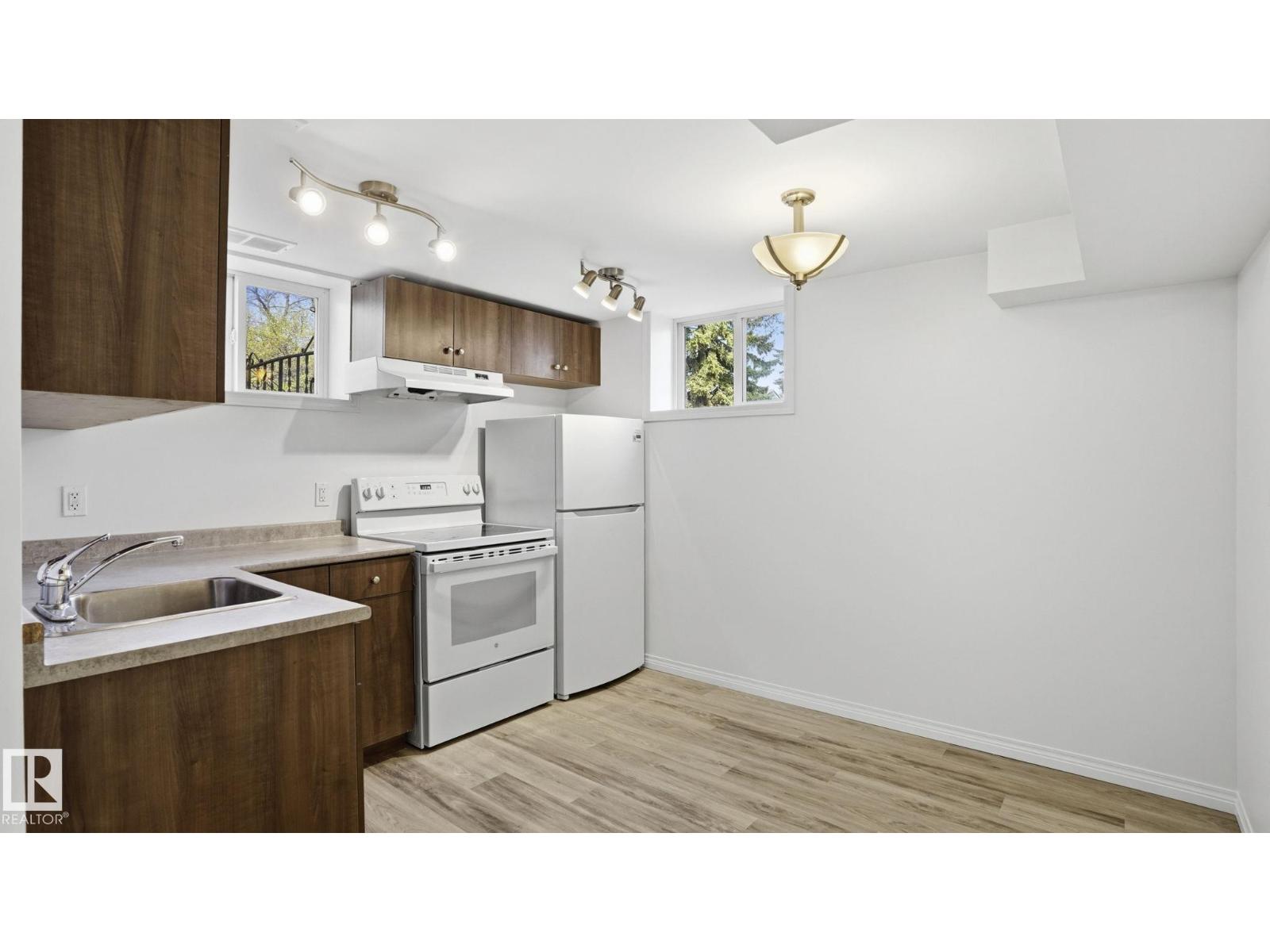 10919 68 AV NW - 21