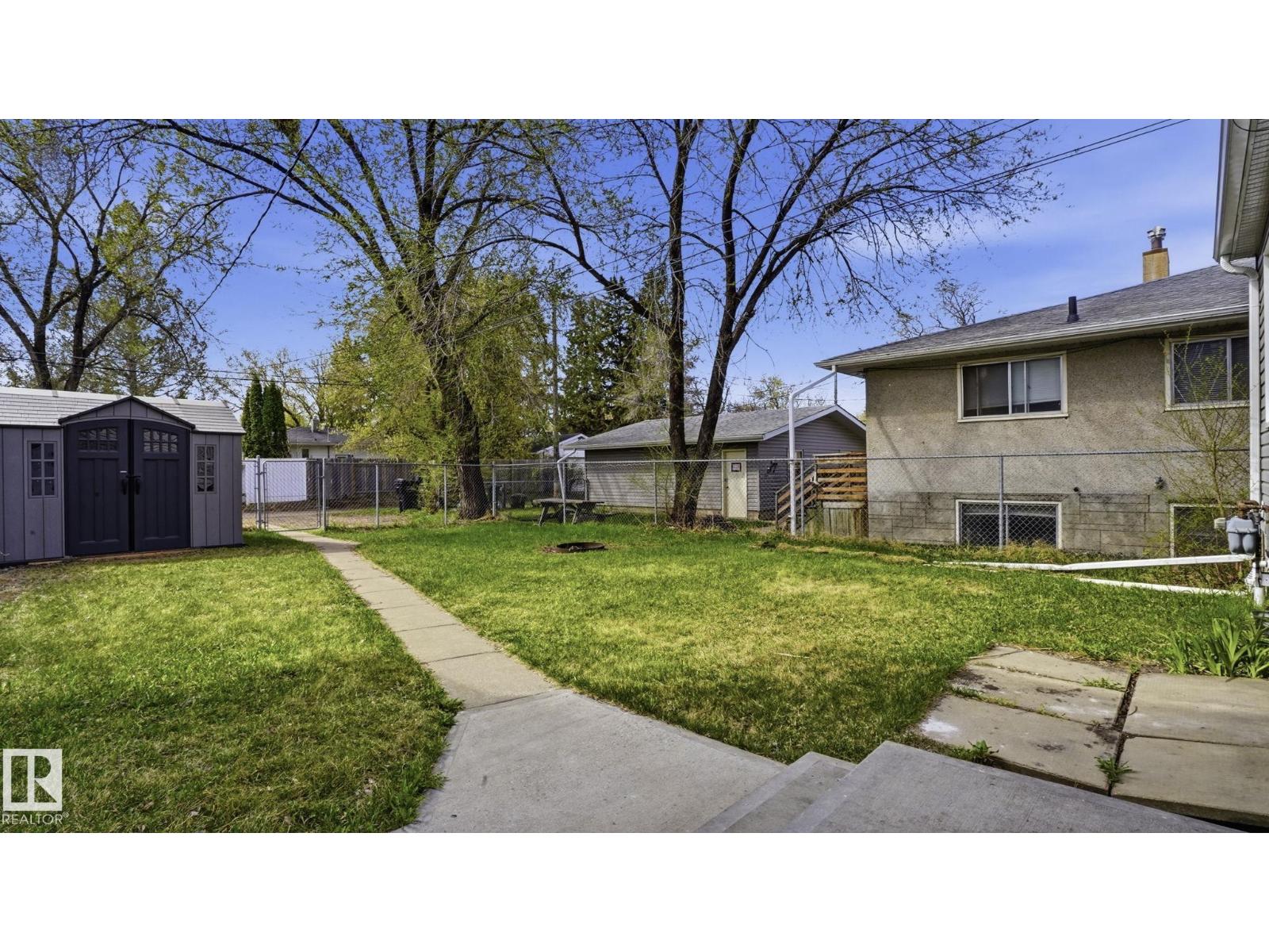 10919 68 AV NW - 32