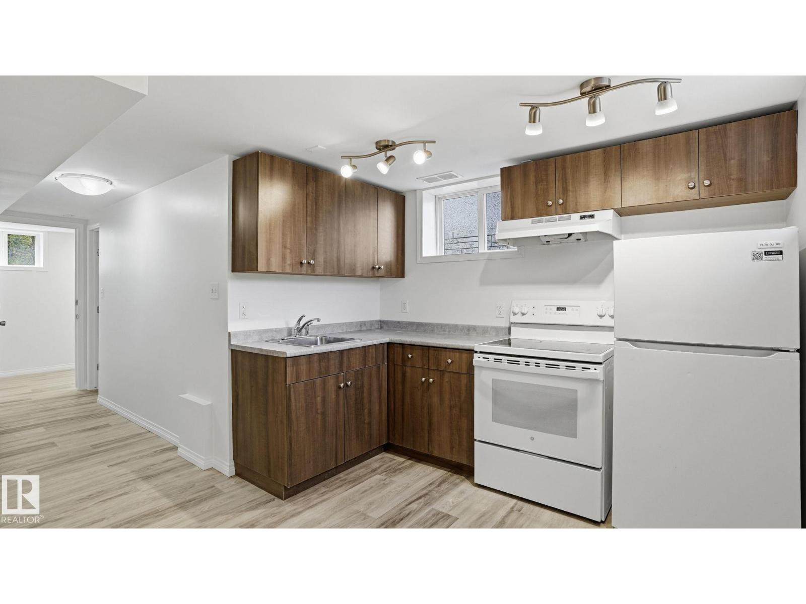 10919 68 AV NW - 24