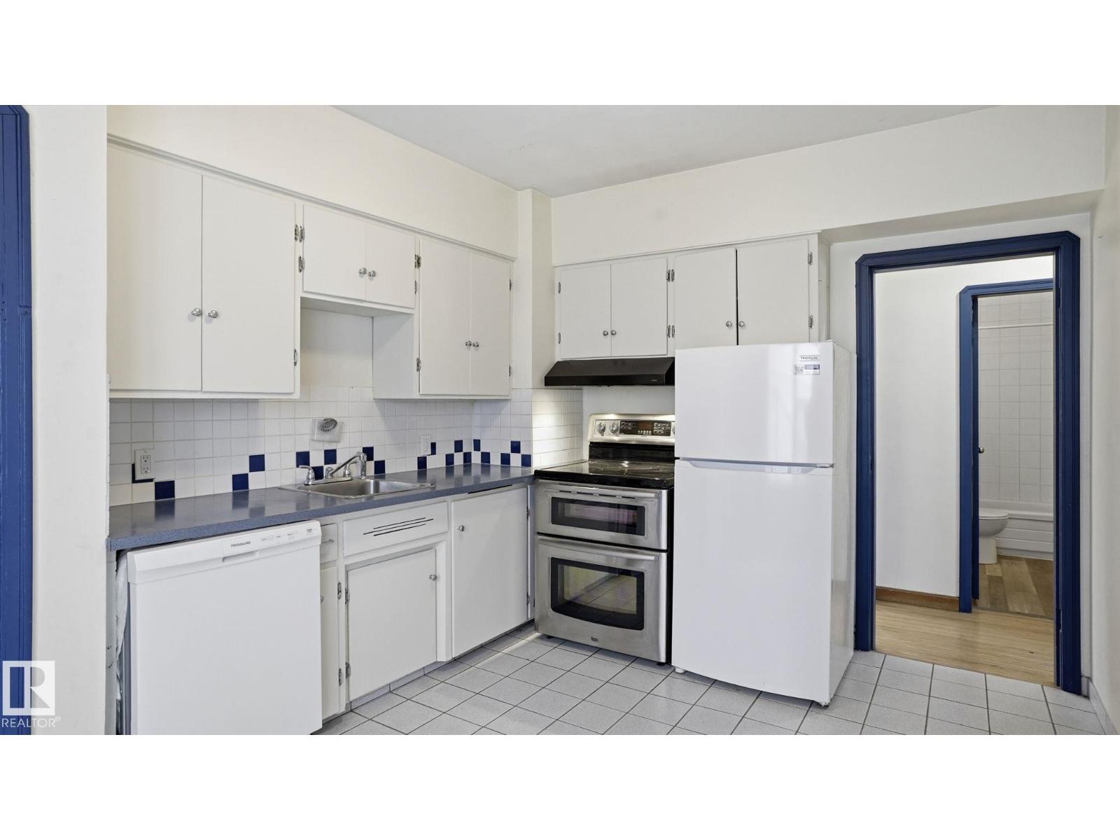10919 68 AV NW - 14