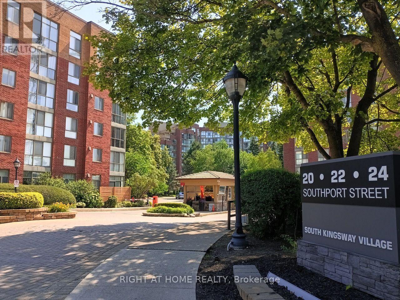 #208 20 SOUTHPORT STREET - 1