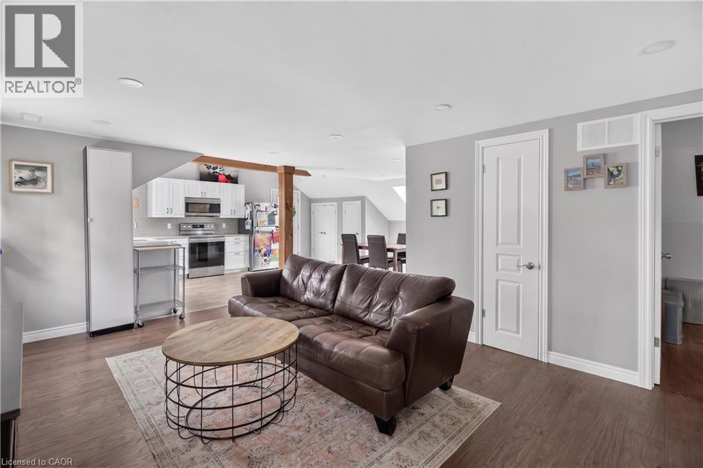 258 LYNDEN Road - 41