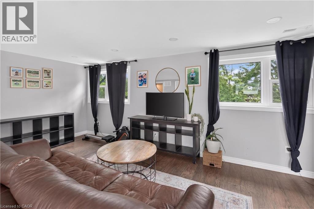 258 LYNDEN Road - 39