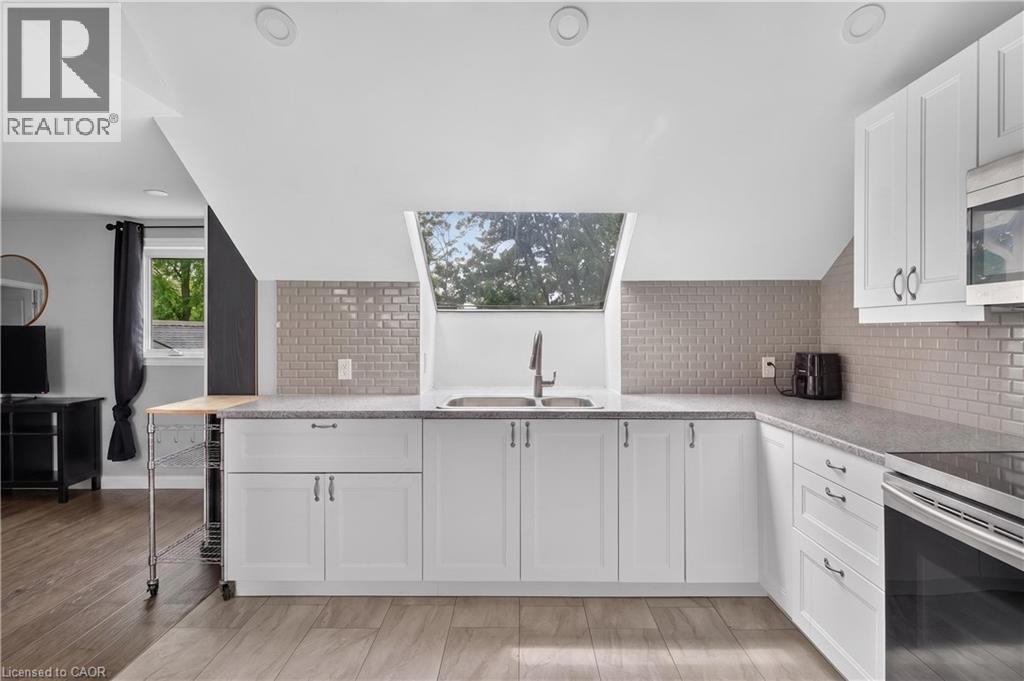 258 LYNDEN Road - 44