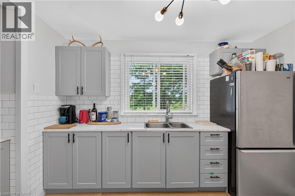 258 LYNDEN Road - 33
