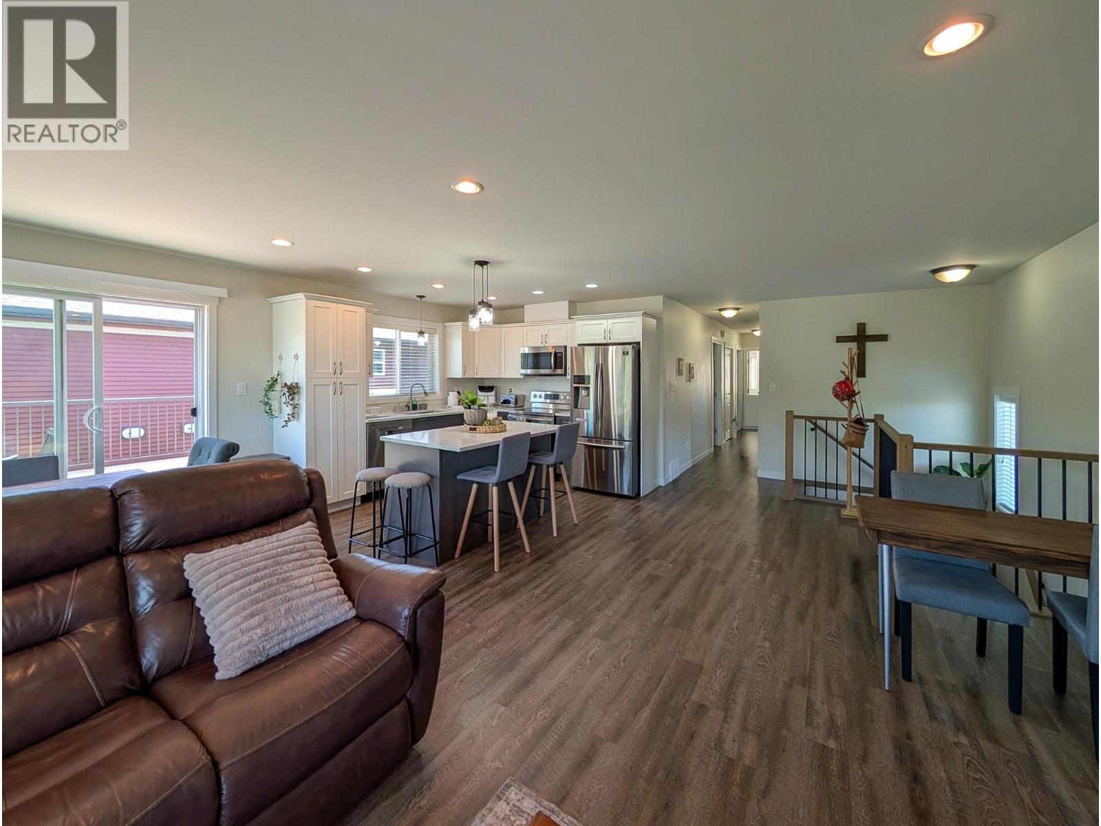 Photo 8 of 31 — 1253 N BLACKBURN ROAD · Prince George, BC