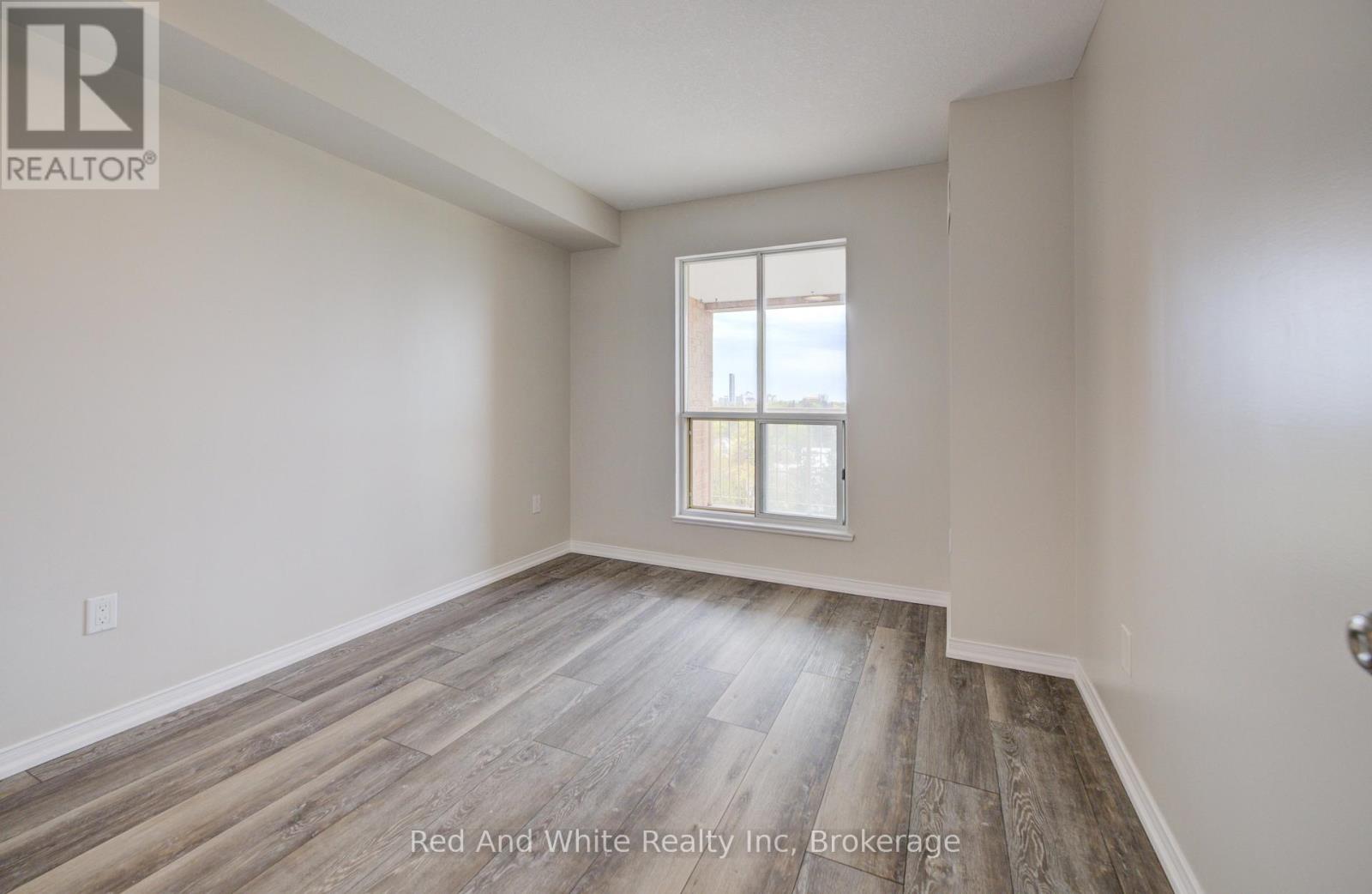 #802 1414 KING STREET E - 17