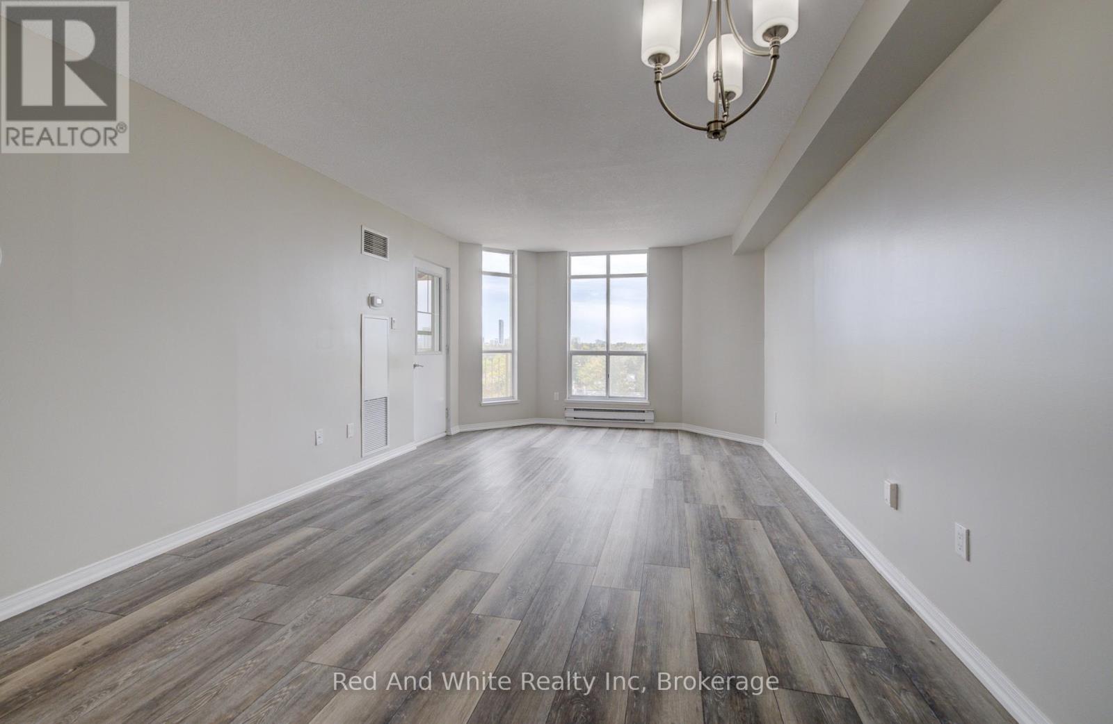 #802 1414 KING STREET E - 12