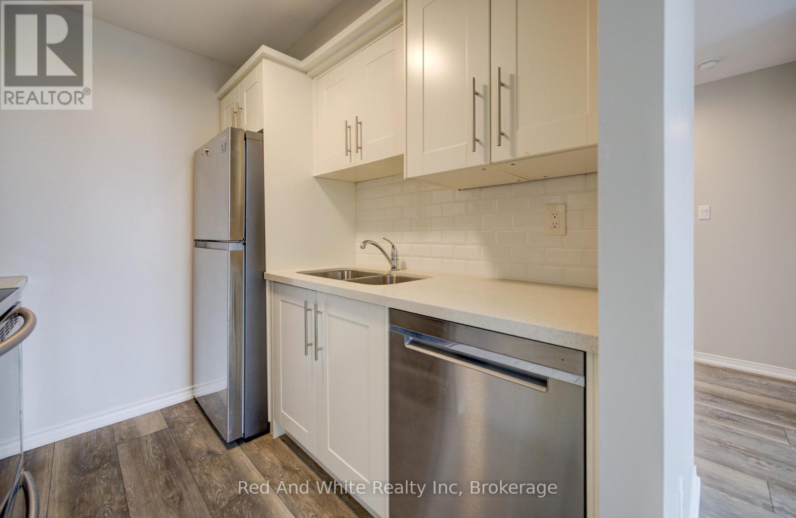 #802 1414 KING STREET E - 13
