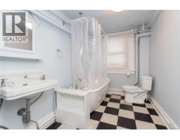 1106 Balmoral Rd, Victoria, BC V8T1B1 Photo 32