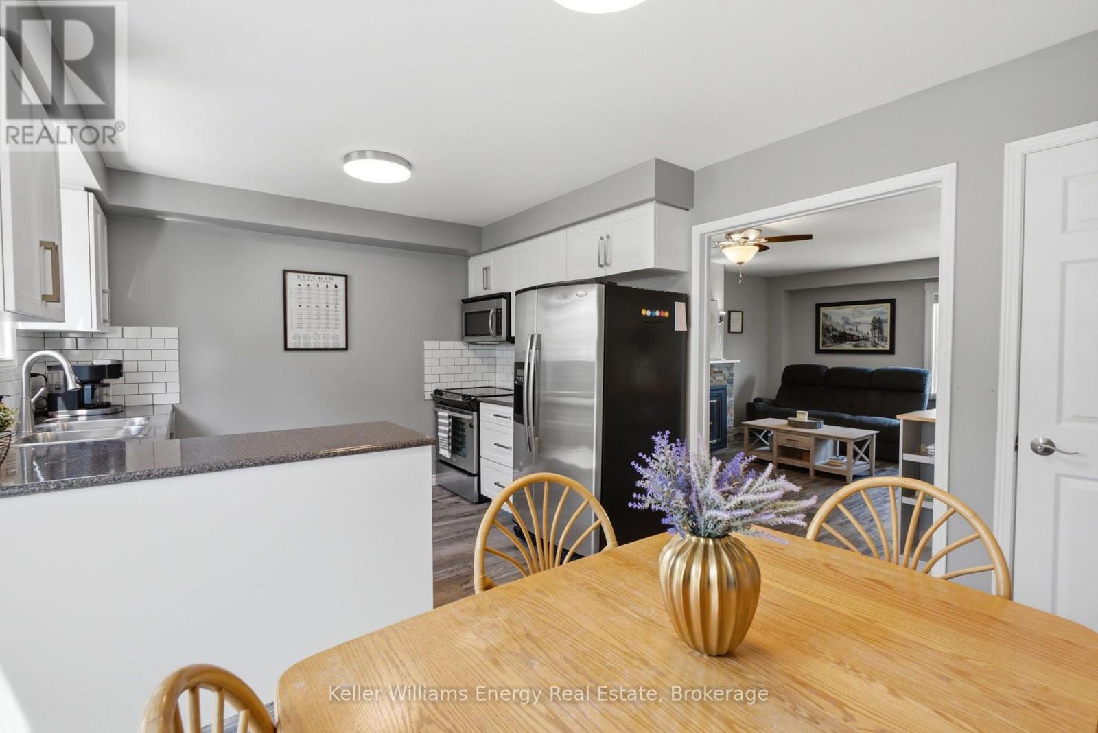 1454 VALLEY DRIVE - 13