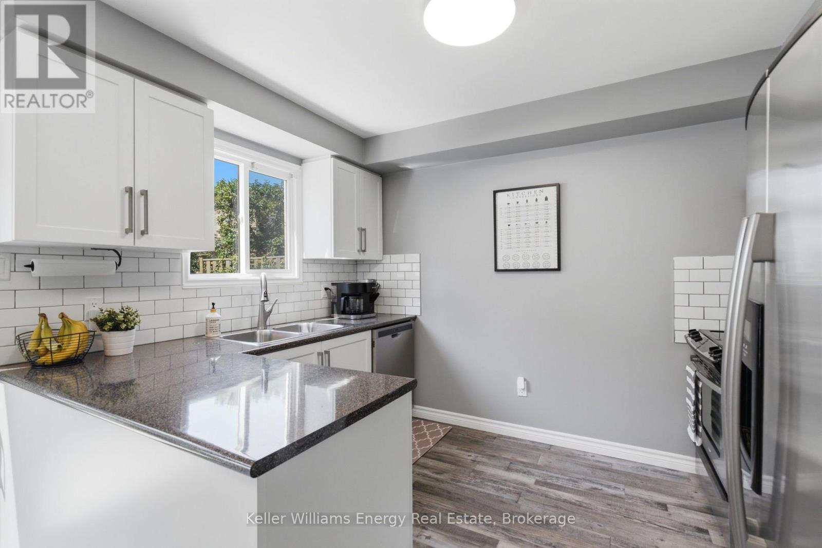 1454 VALLEY DRIVE - 14