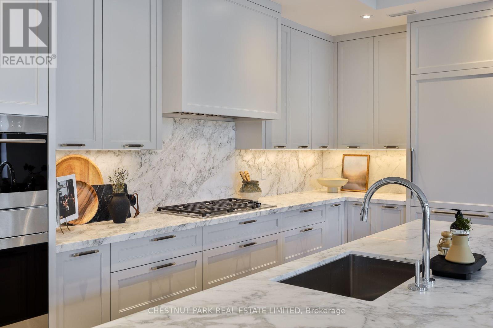 #404 10 PRINCE ARTHUR AVENUE - Image 14