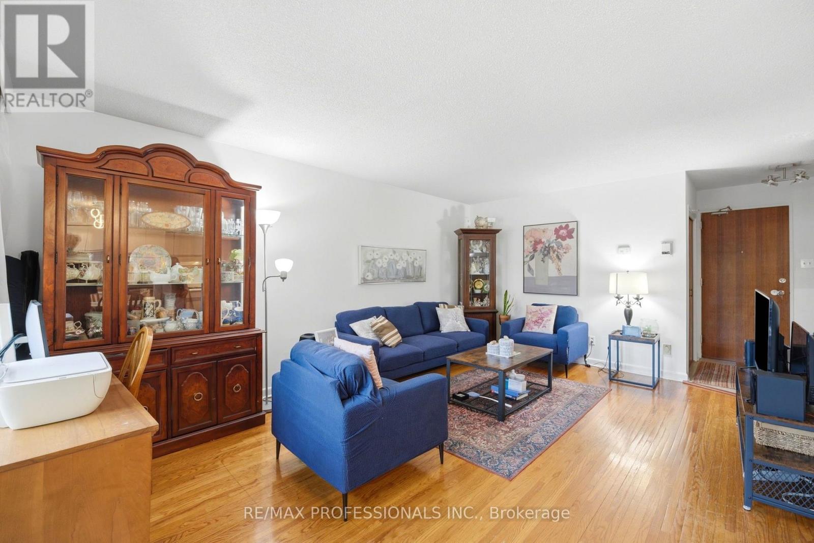 #12 48 THREE VALLEYS DRIVE - 12