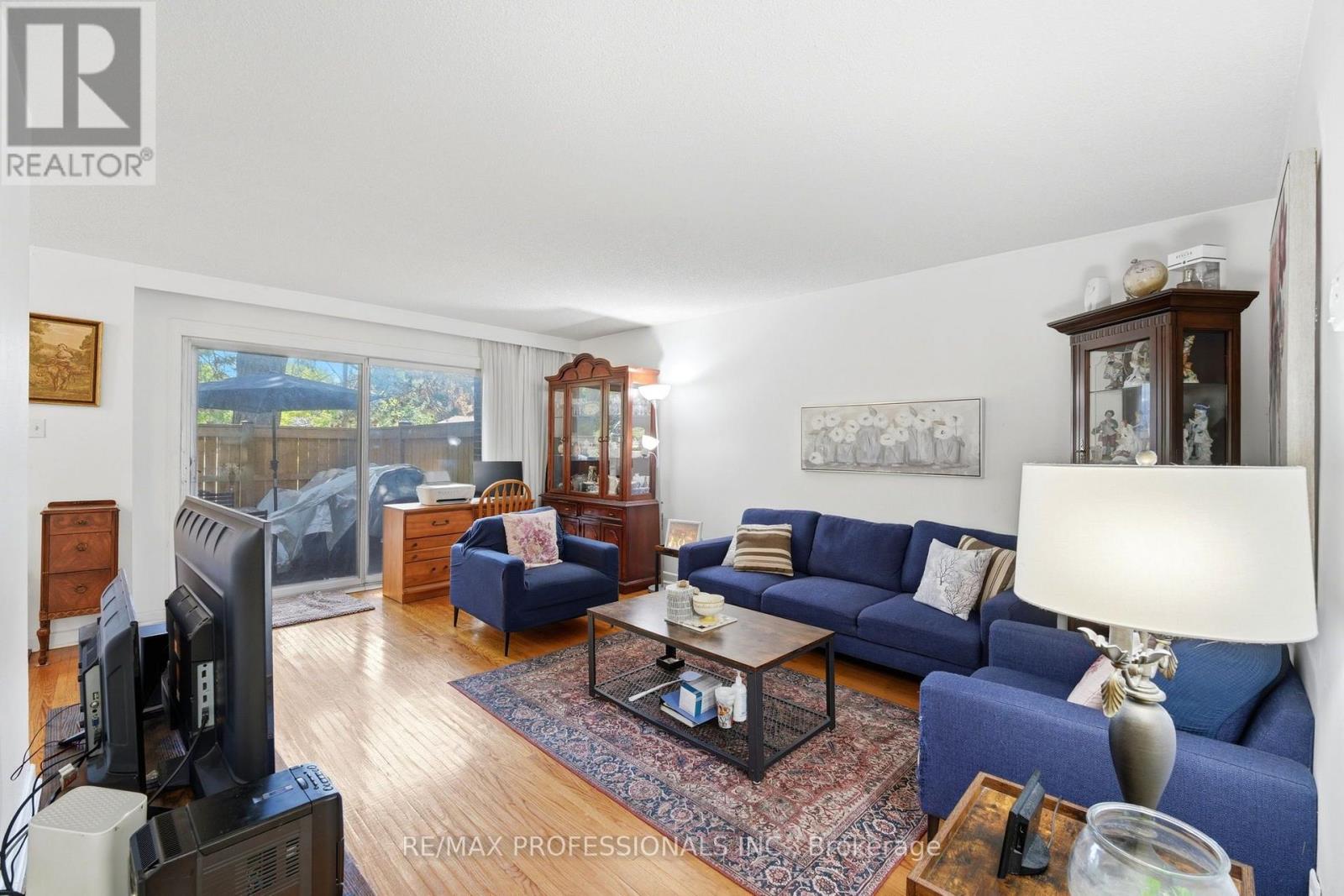 #12 48 THREE VALLEYS DRIVE - 13