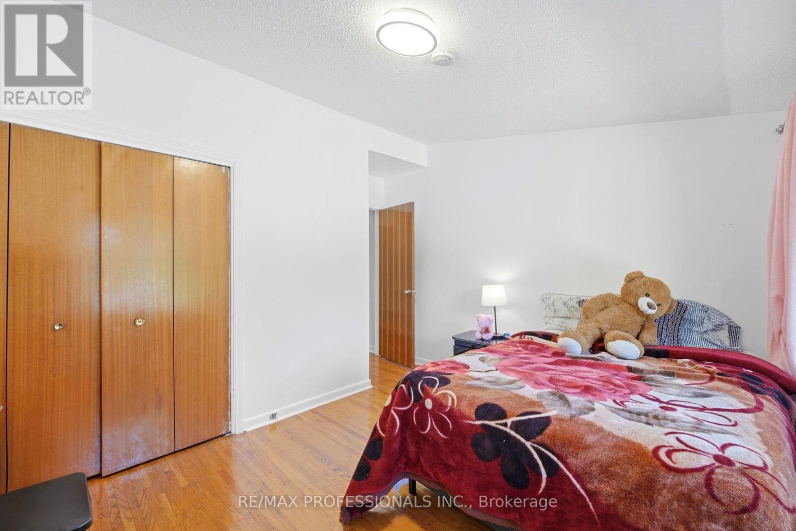 #12 48 THREE VALLEYS DRIVE - 19