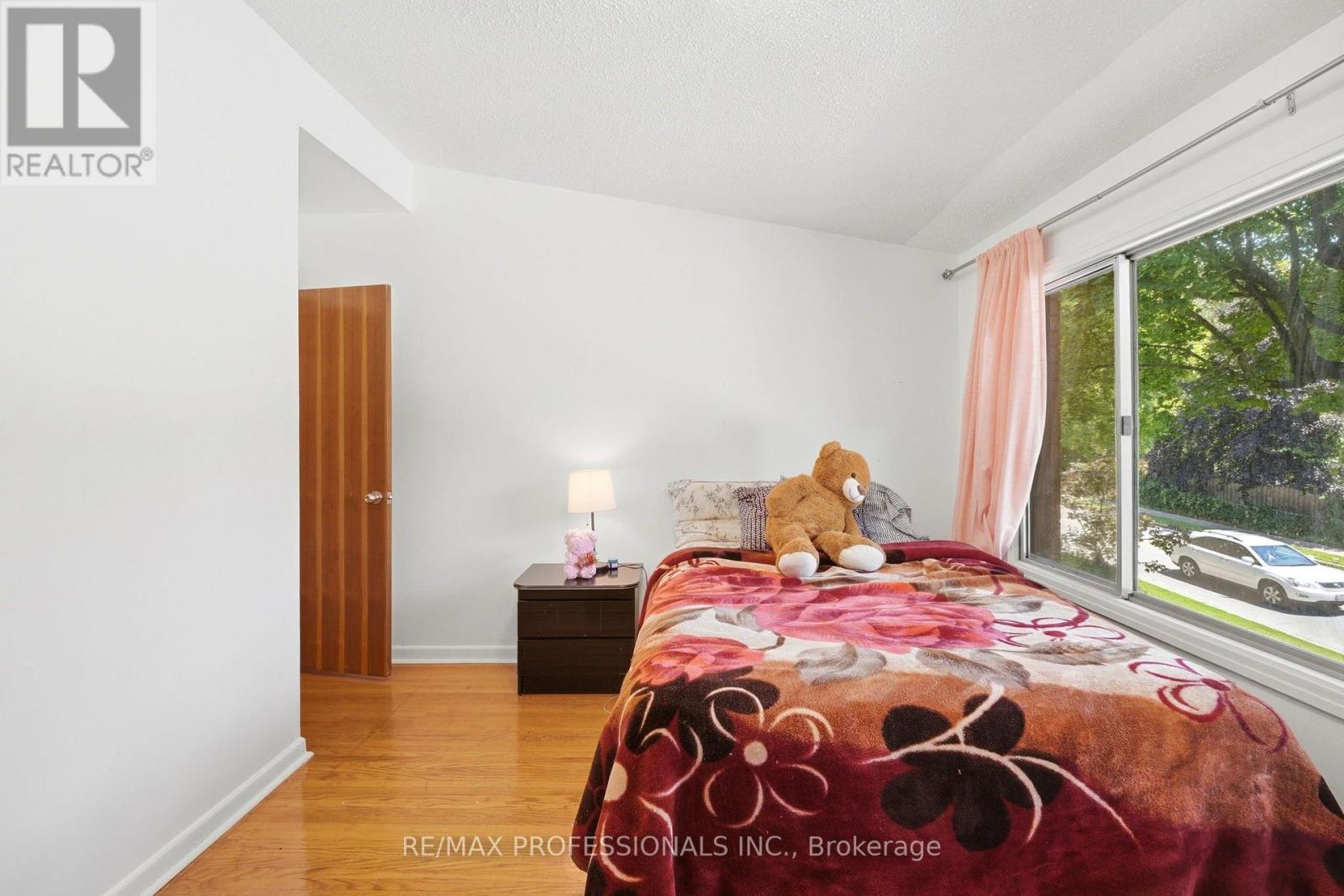#12 48 THREE VALLEYS DRIVE - 20
